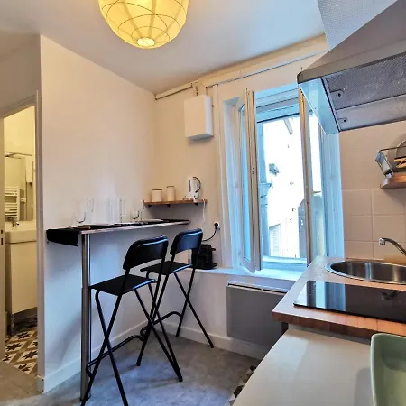 Chaleureux, Vue Sur La Maison Adam Angers